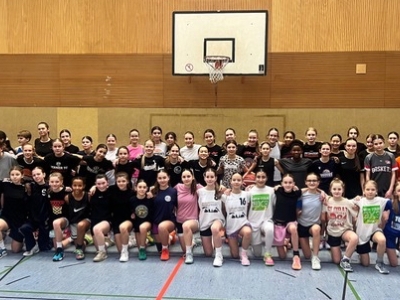 57 Spielerinnen: Landeskader 2013 in Oberhausen